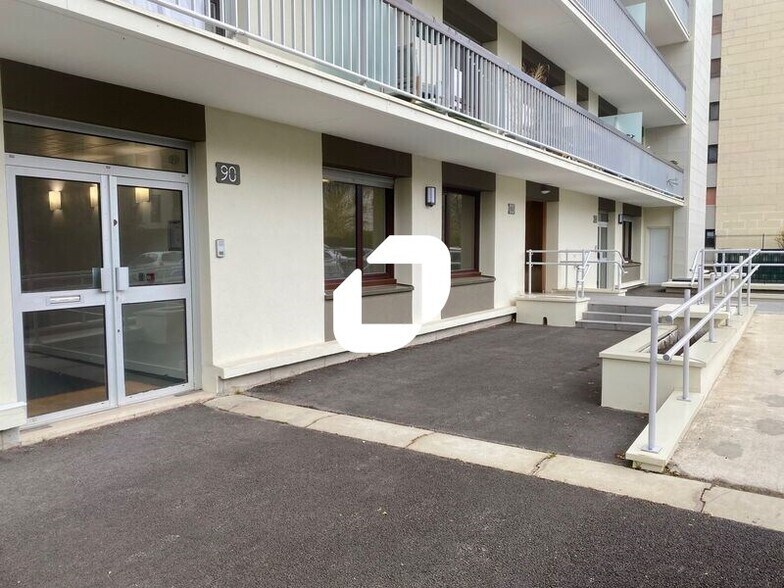 Bureau dans Rueil-Malmaison à louer - Photo de l’immeuble – Image 3 sur 11