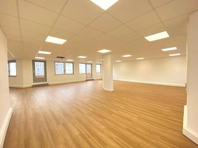 Bureau dans Boulogne-Billancourt à louer - Photo de l’immeuble – Image 3 sur 11