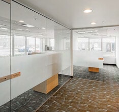 4590-4600 Boul De La Côte-Vertu, Saint-Laurent, QC à louer Photo intérieure– Image 1 sur 2