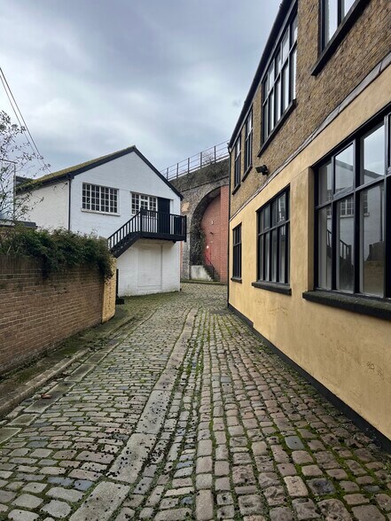 2 Queenstown Rd, Londres à louer - Photo de l’immeuble – Image 2 sur 9