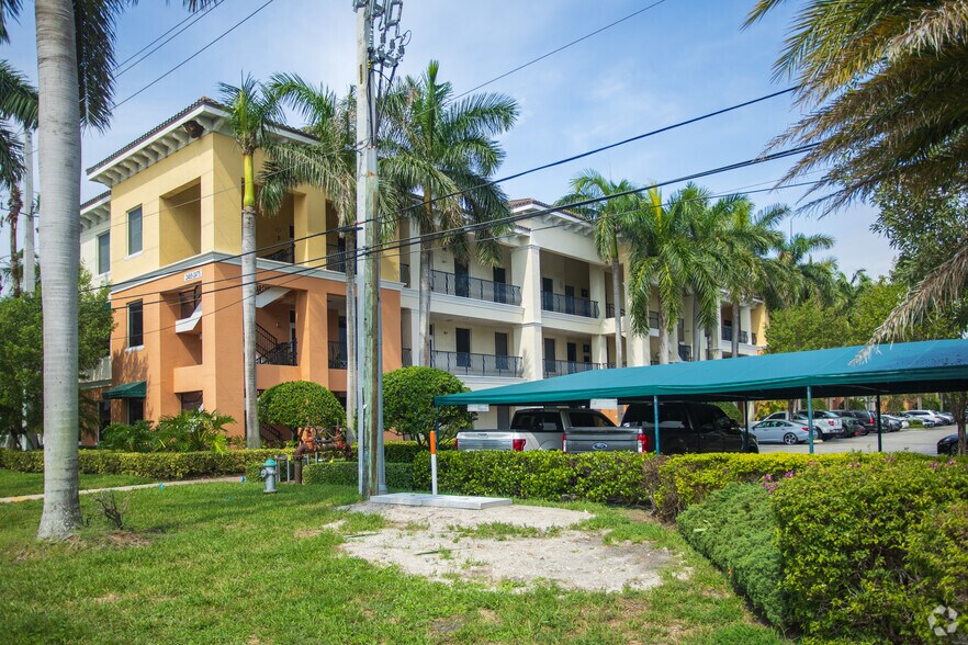 2475 Mercer Ave, West Palm Beach, FL à louer - Photo de l’immeuble – Image 2 sur 5