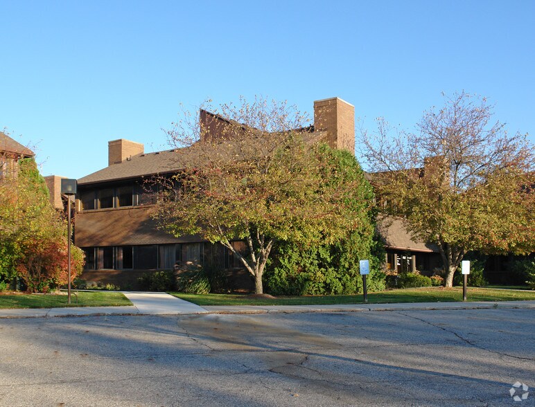 4125 Okemos Rd, Okemos, MI à vendre - Photo de l’immeuble – Image 3 sur 14