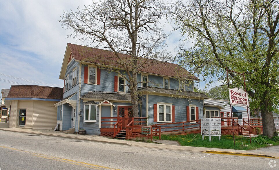204-210 S Rochester St, Mukwonago, WI à vendre - Photo principale – Image 1 sur 4