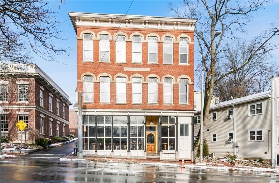 11 Elm St, Amesbury, MA à louer - Photo de l’immeuble – Image 3 sur 12