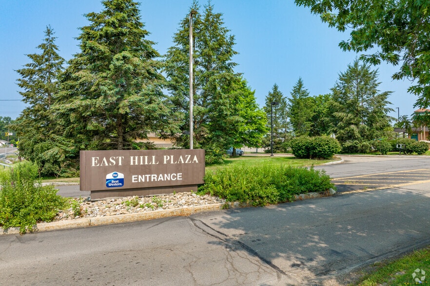 323 Pinetree Rd, Ithaca, NY à louer - Photo de l’immeuble – Image 2 sur 18