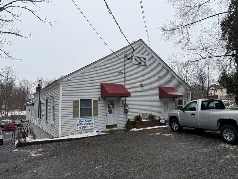 30 Old Mill Plain Rd, Danbury, CT à louer - Photo de l’immeuble – Image 3 sur 4