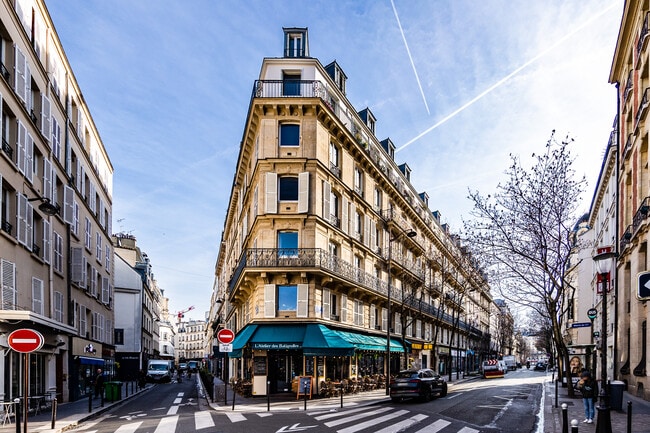 Plus de détails pour 12 Rue Des Batignolles, Paris - Local commercial à louer