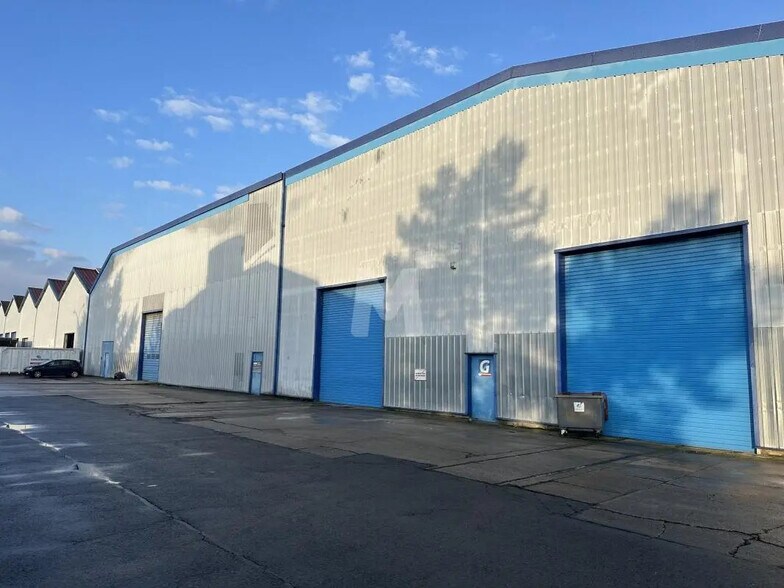 Local d’activités dans Corbeil-Essonnes à louer - Photo de l’immeuble – Image 1 sur 9