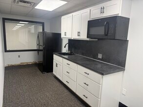 4525 Clay Ave SW, Grand Rapids, MI à louer Photo intérieure– Image 2 sur 9