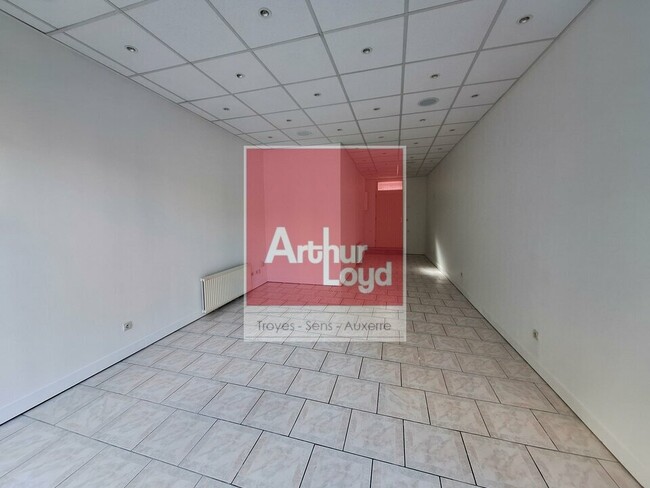 Plus de détails pour Local commercial à louer