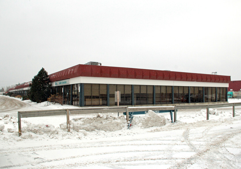 11606-11642 149th St NW, Edmonton, AB à louer - Photo de l’immeuble – Image 2 sur 12