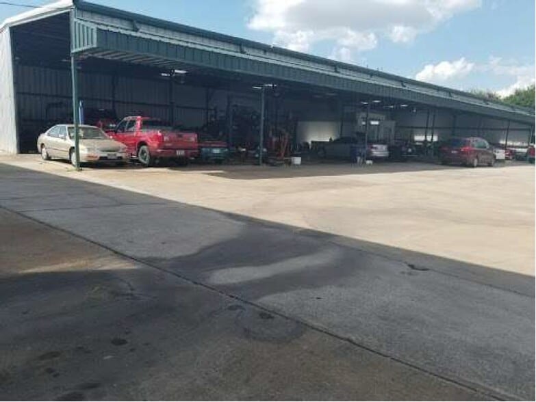 10070 Veterans Memorial Dr, Houston, TX à vendre - Photo de l’immeuble – Image 3 sur 5