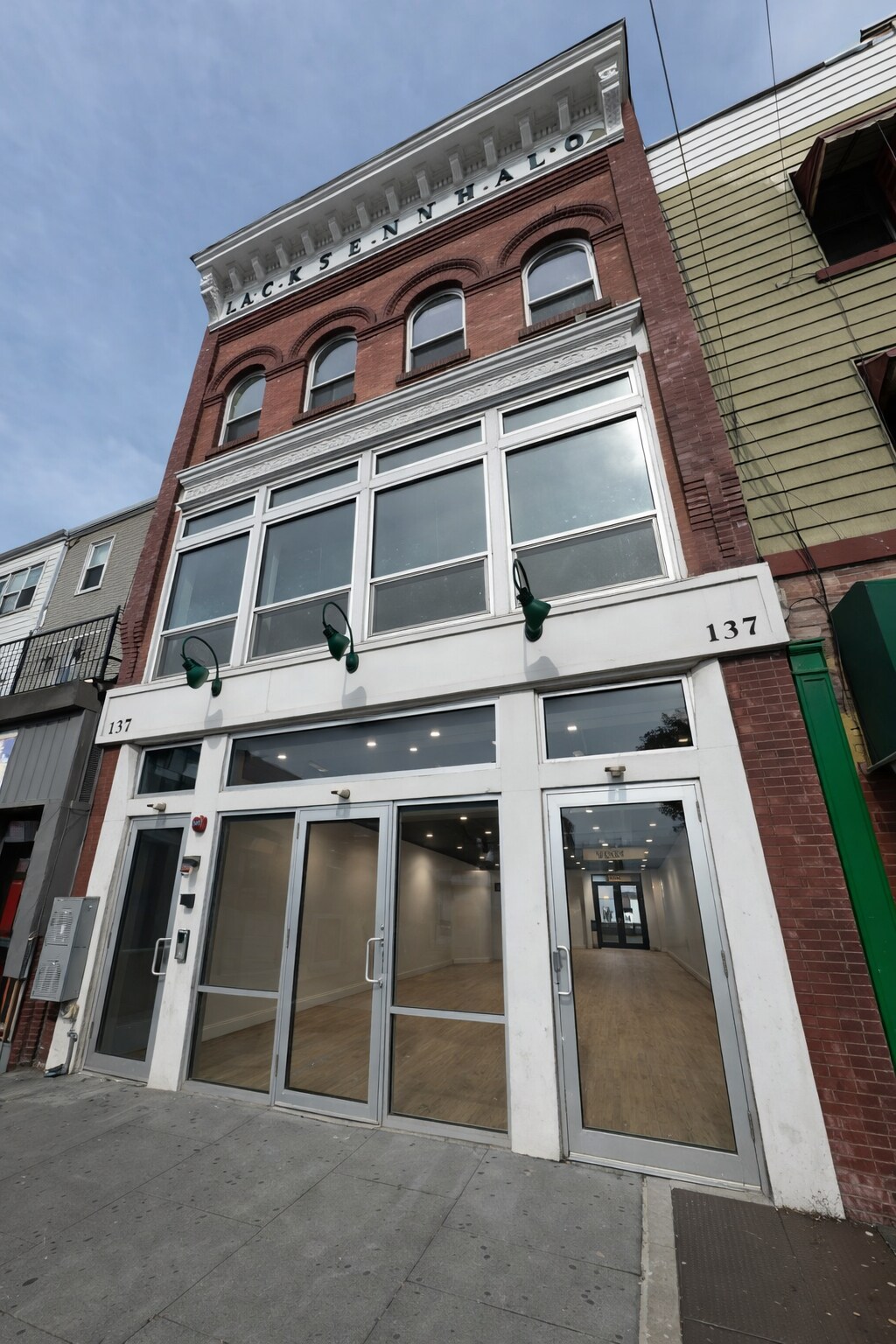 137 Monticello Ave, Jersey City, NJ à louer Photo principale– Image 1 sur 17