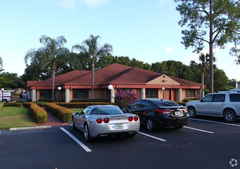 12501 World Plaza Ln, Fort Myers, FL à vendre - Photo principale – Image 1 sur 6