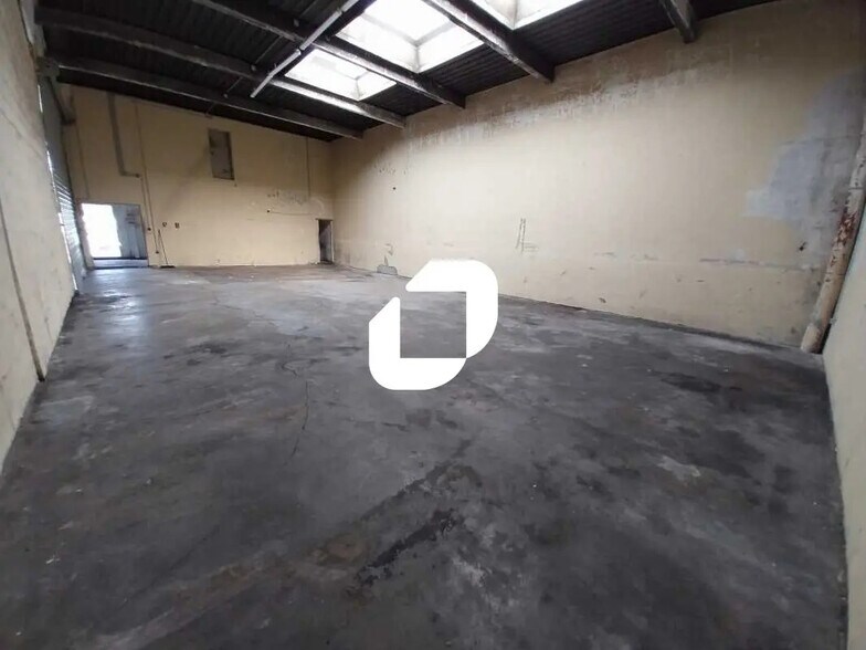 Local d’activités dans Bordeaux à louer - Photo de l’immeuble – Image 3 sur 4