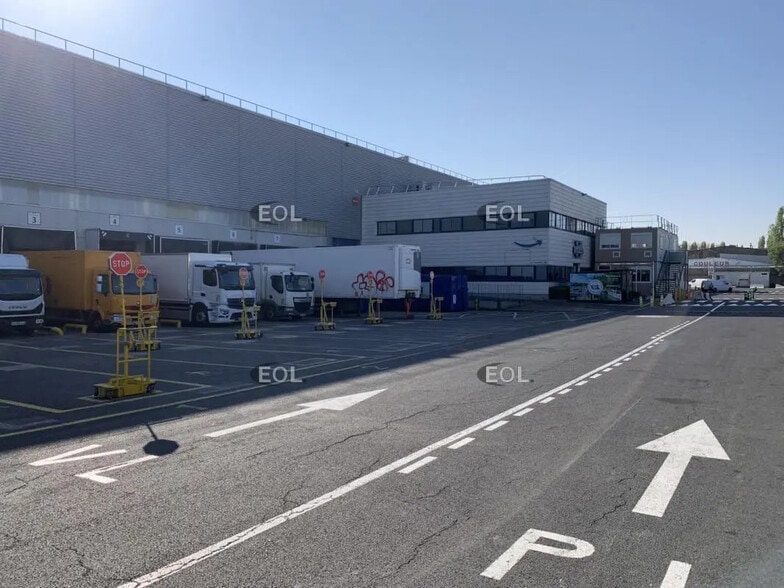 Industriel/Logistique dans Bonneuil-sur-Marne à louer - Photo de l’immeuble – Image 1 sur 9