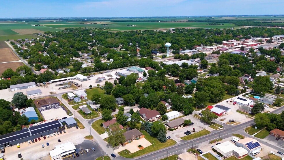 606 W Oak St, Fairbury, IL à vendre - Vidéo sur l’annonce professionnelle – Image 2 sur 41