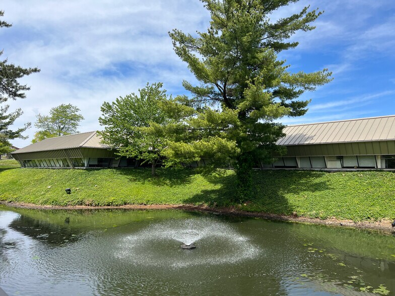 1195 Corporate Lake Dr, Creve Coeur, MO à vendre - Photo de l’immeuble – Image 3 sur 4
