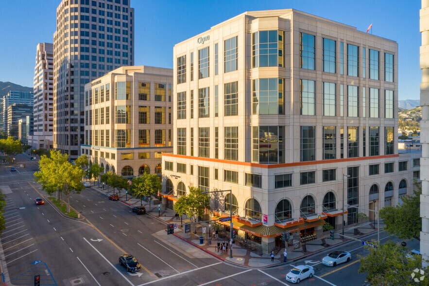 450 N Brand Blvd, Glendale, CA à louer - Photo de l’immeuble – Image 1 sur 2
