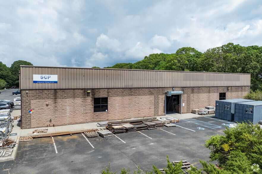 65 Robinson Ave, Patchogue, NY à louer - Photo de l’immeuble – Image 3 sur 4