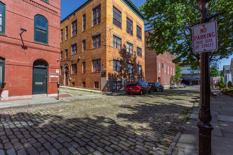 5 Dover St, New Bedford, MA à vendre - Photo de l’immeuble – Image 3 sur 72