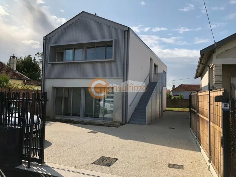 Local d'activités dans Cenon à vendre - Photo de l’immeuble – Image 1 sur 8