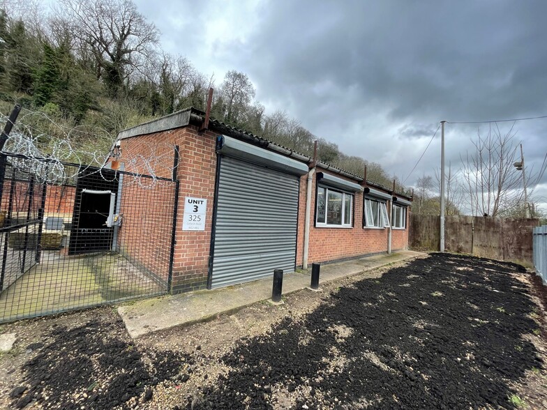 325 Colwick Rd, Nottingham à louer - Photo de l’immeuble – Image 1 sur 1