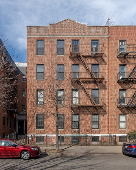 3230 41st St, Long Island City, NY à vendre - Photo de l’immeuble – Image 1 sur 17
