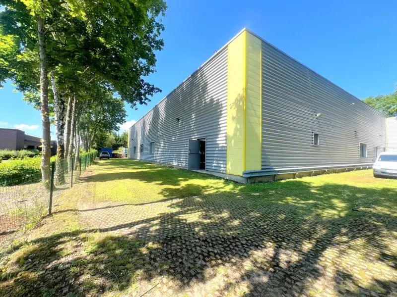 Bureau dans Élancourt à louer Photo de l’immeuble– Image 1 sur 11