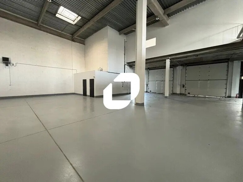 Local d’activités dans Lisses à louer - Photo intérieure – Image 2 sur 7