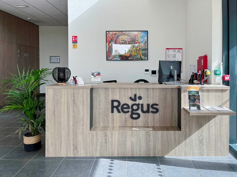 Espace de coworking dans Chasseneuil-du-Poitou à louer - Hall d’entrée – Image 3 sur 27