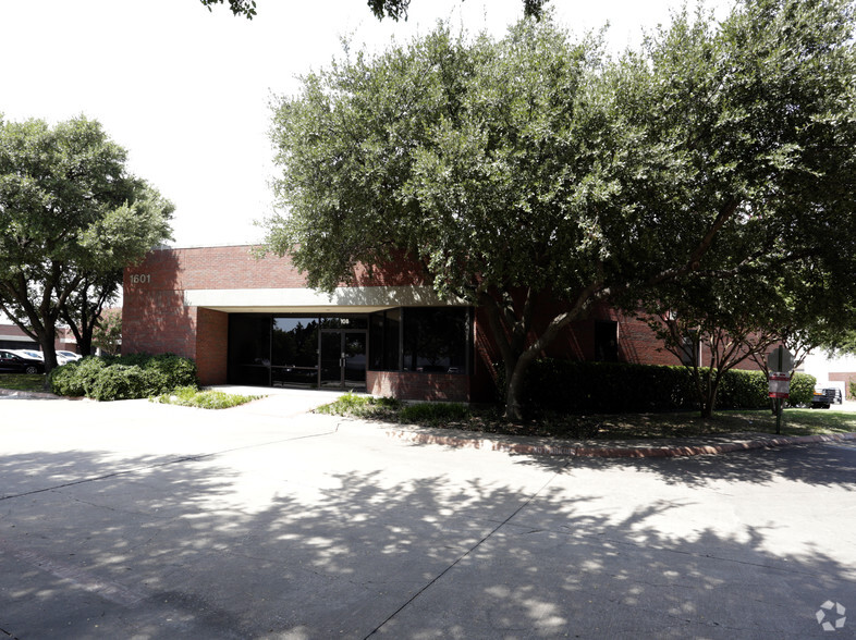 1601 N Glenville Dr, Richardson, TX à louer - Photo de l’immeuble – Image 3 sur 9