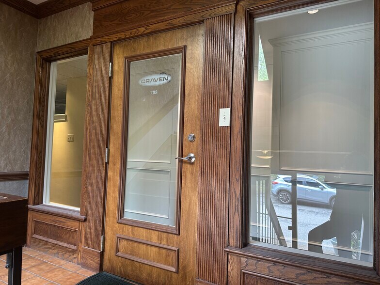 708 McKnight Park Dr, Pittsburgh, PA à vendre - Photo de l’immeuble – Image 2 sur 21