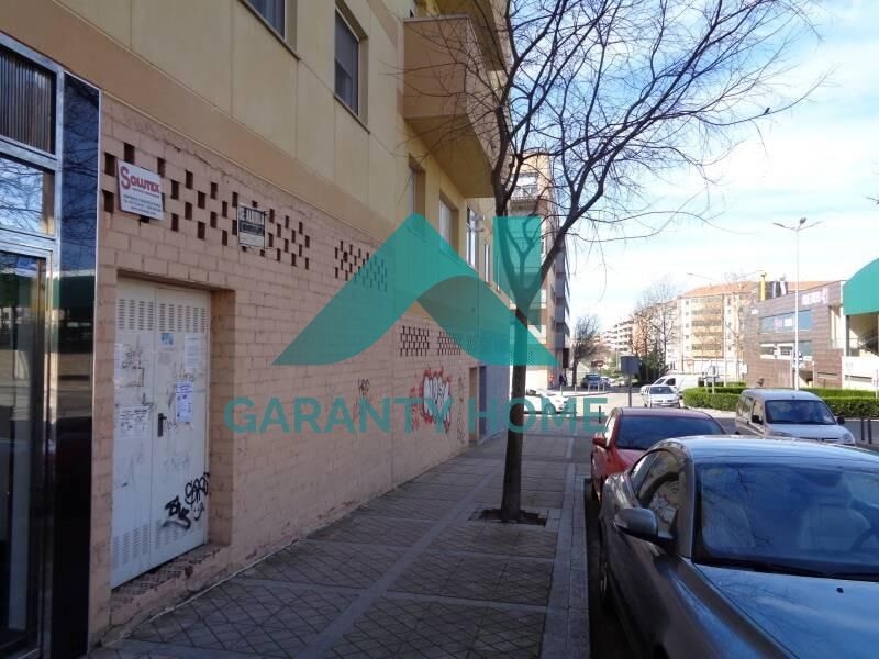 Local commercial dans Cáceres, Cáceres à louer Photo intérieure– Image 1 sur 5