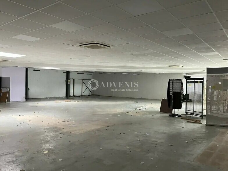 Local commercial dans Saint-Germain-du-Puy à louer - Photo intérieure – Image 3 sur 3