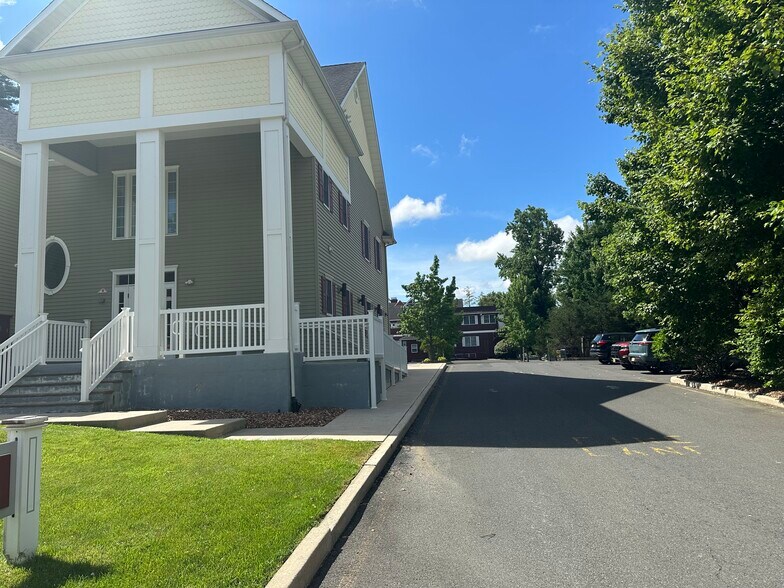 249 Clinton Ave, Toms River, NJ à louer - Photo de l’immeuble – Image 3 sur 5