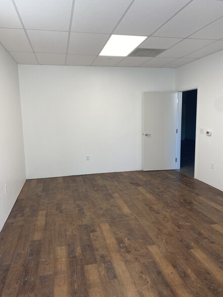 7037 Twin Hills Ave, Dallas, TX à louer - Photo intérieure – Image 3 sur 19