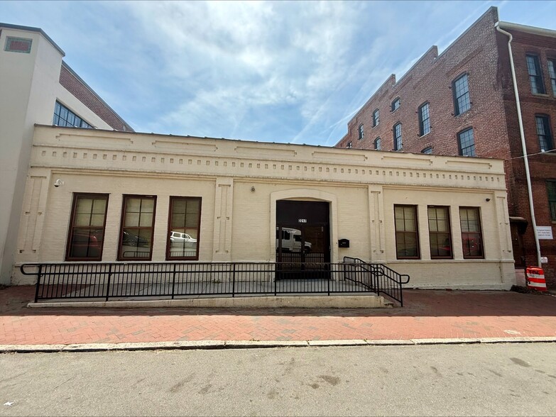 2217 E Franklin St, Richmond, VA à louer - Photo de l’immeuble – Image 1 sur 3