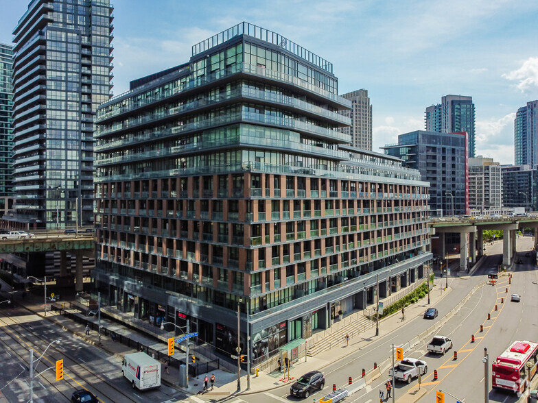 165 Fort York Blvd, Toronto, ON à louer - Photo de l’immeuble – Image 3 sur 3