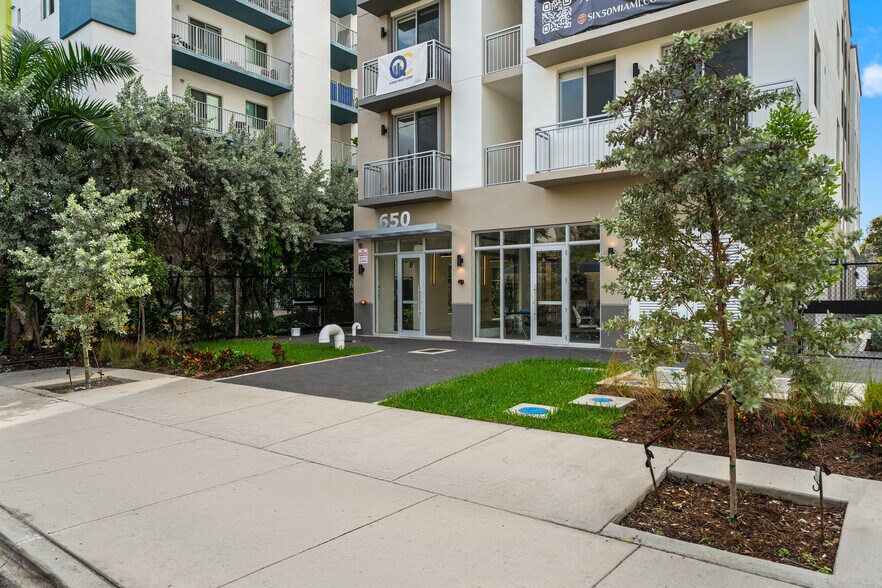 650 SW 1st St, Miami, FL à vendre - Photo de l’immeuble – Image 2 sur 52