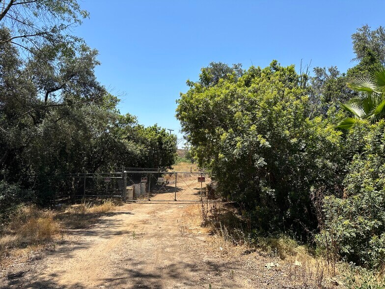 1350 Firethorn Ave, Riverside, CA à vendre - Photo de l’immeuble – Image 3 sur 16
