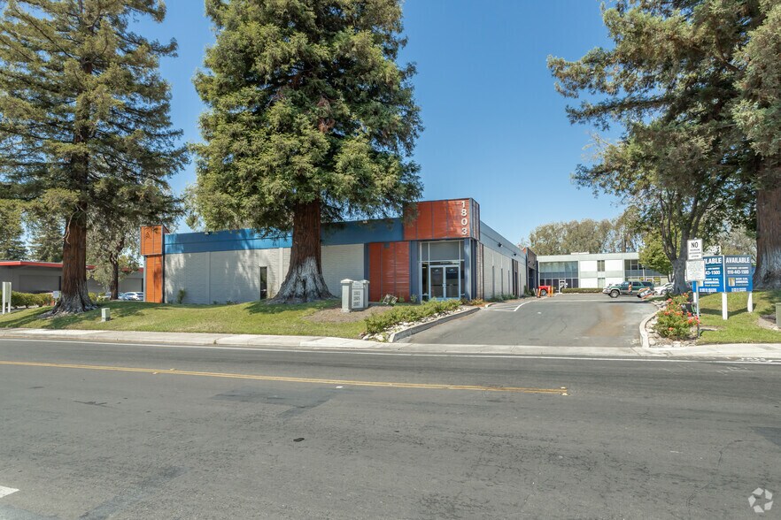 1803 Tribute Rd, Sacramento, CA à louer - Photo de l’immeuble – Image 2 sur 5