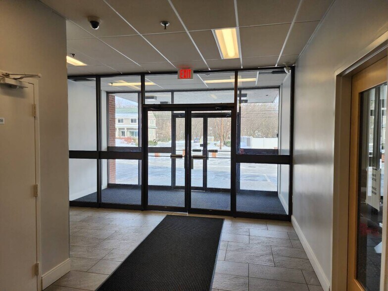 274 Main St, Reading, MA à louer - Photo intérieure – Image 2 sur 8