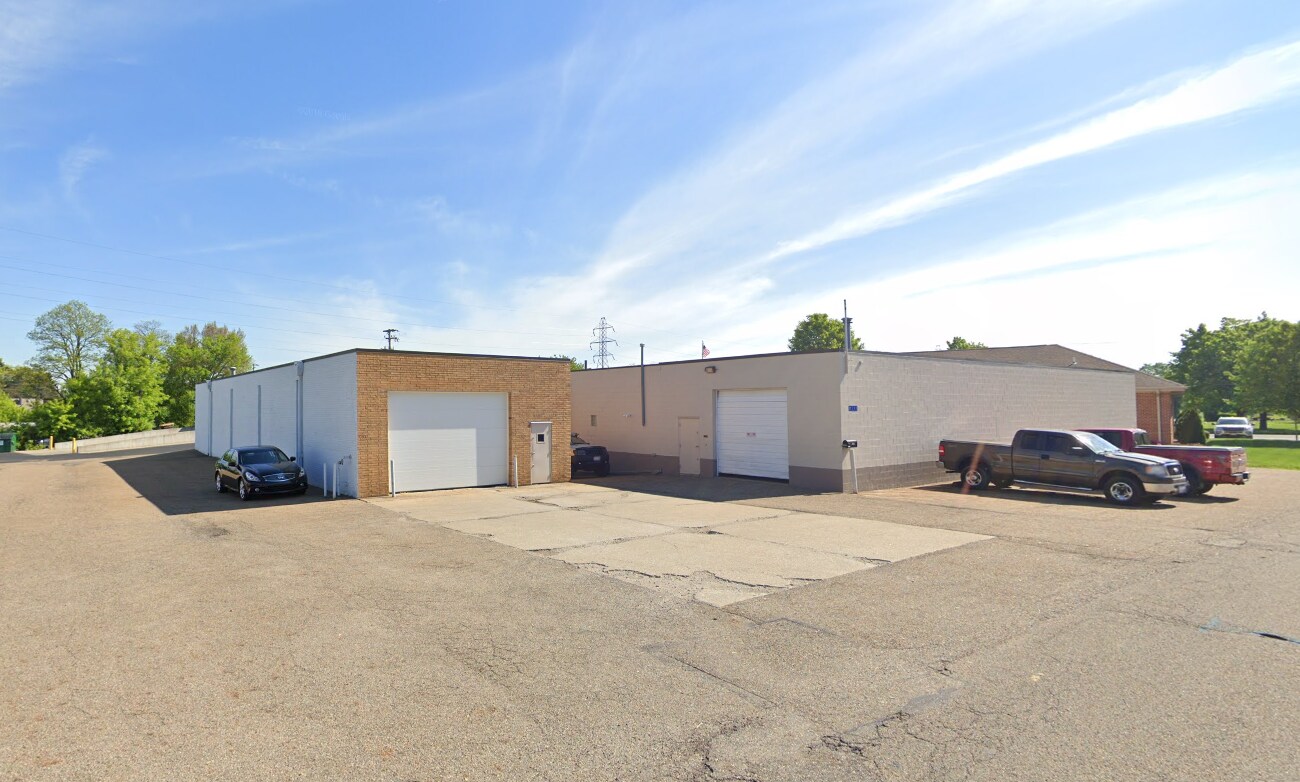 2111 46th St NW, Canton, OH à louer Photo de l’immeuble– Image 1 sur 3