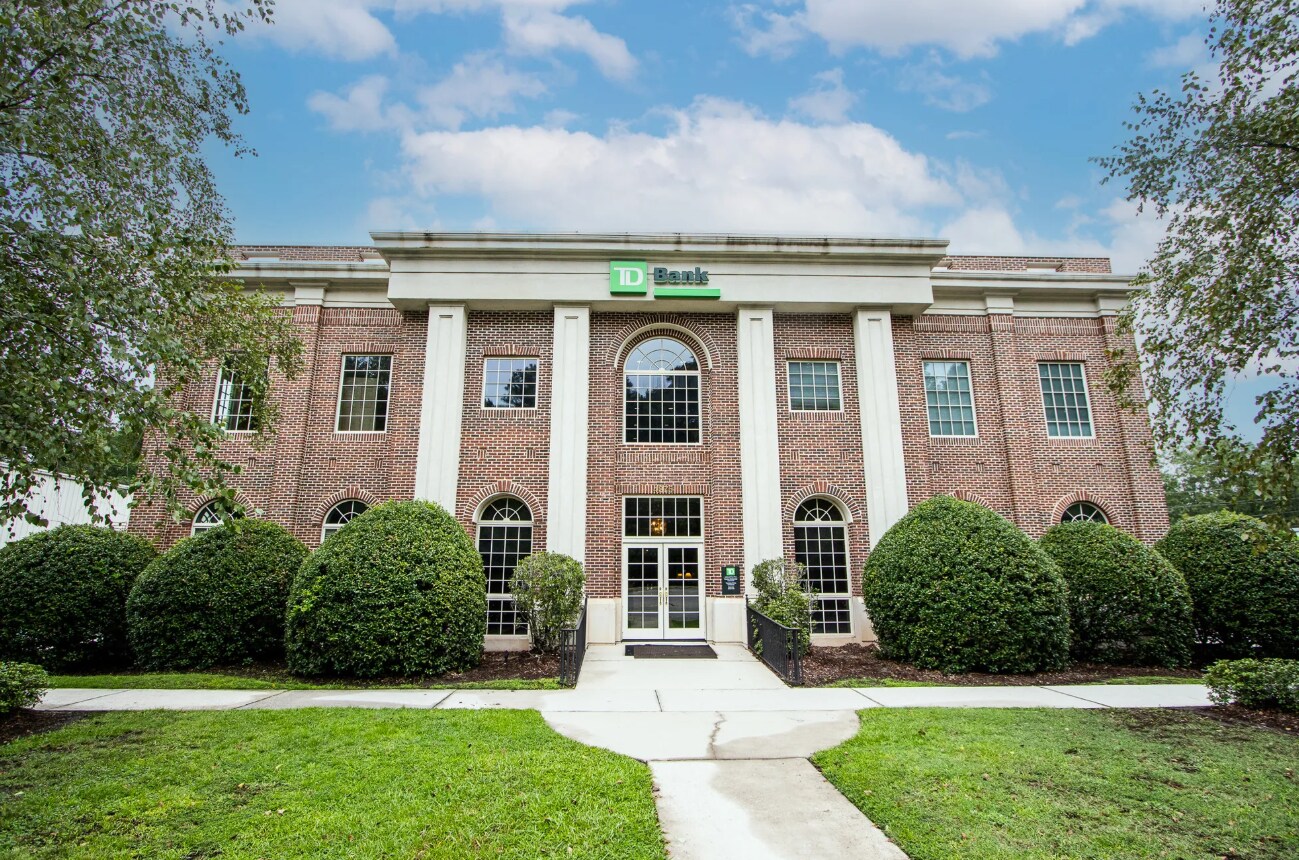 4875 Forest Dr, Columbia, SC à louer Photo principale– Image 1 sur 18