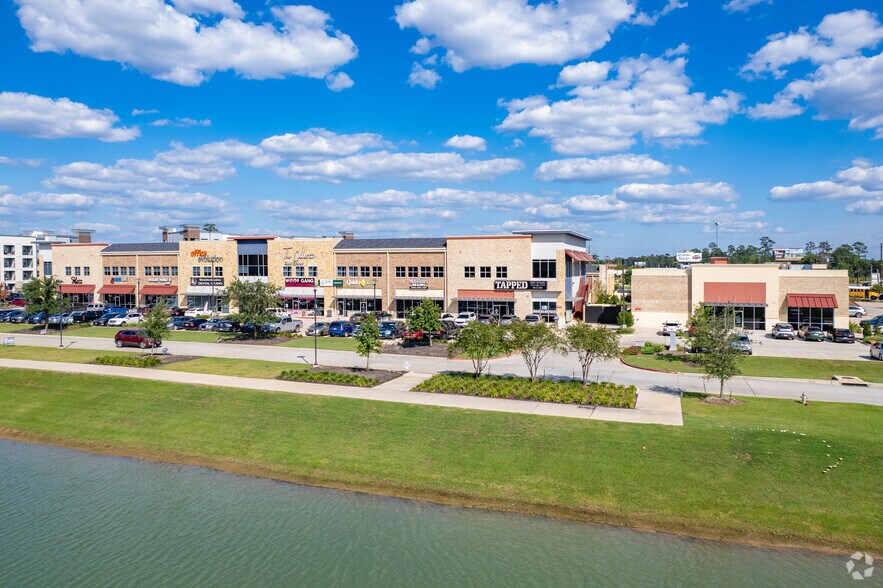 525 Woodland Square Blvd, Conroe, TX à louer - Photo de l’immeuble – Image 1 sur 8