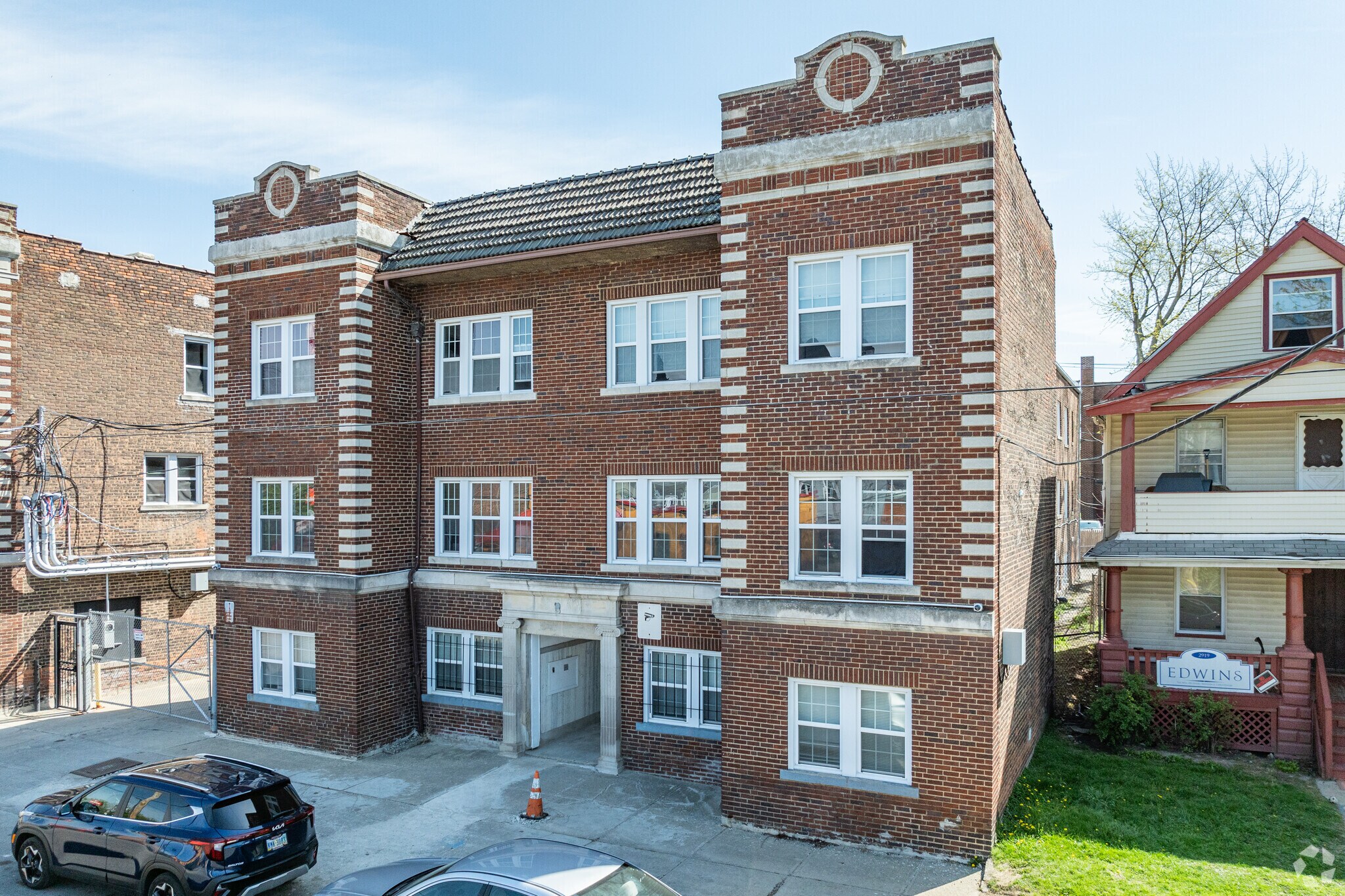 The Buckeye & Shaker Square Plaza Apartm portefeuille de 2 biens à vendre sur LoopNet.fr Photo principale– Image 1 sur 3