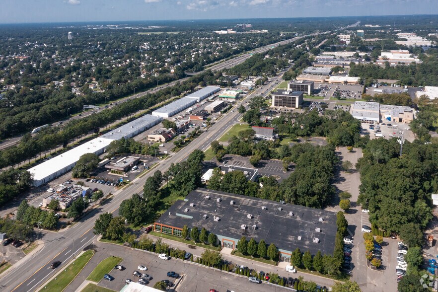 360 Motor Pky, Hauppauge, NY à louer - Aérien – Image 2 sur 11