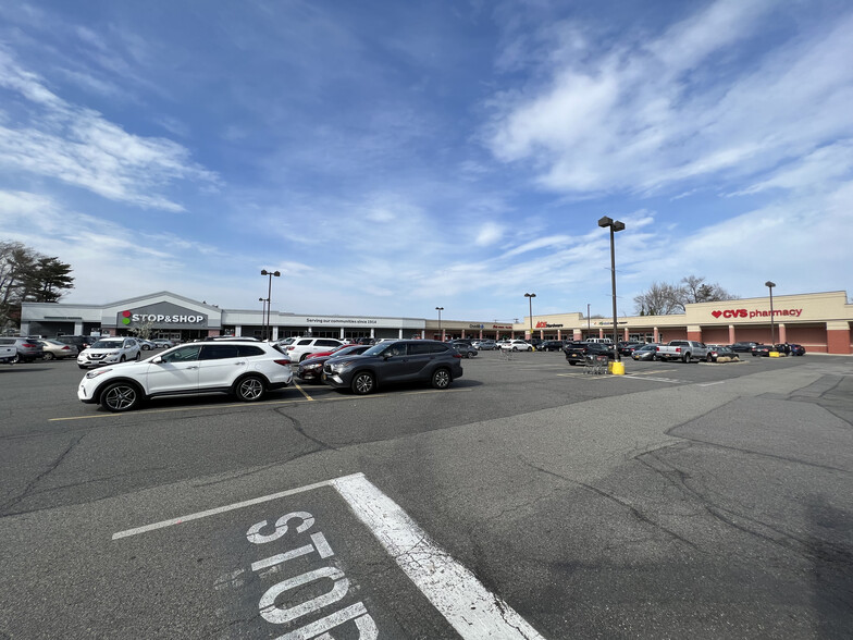 905-951 Atlantic Ave, Baldwin, NY à louer - Photo de l’immeuble – Image 3 sur 6