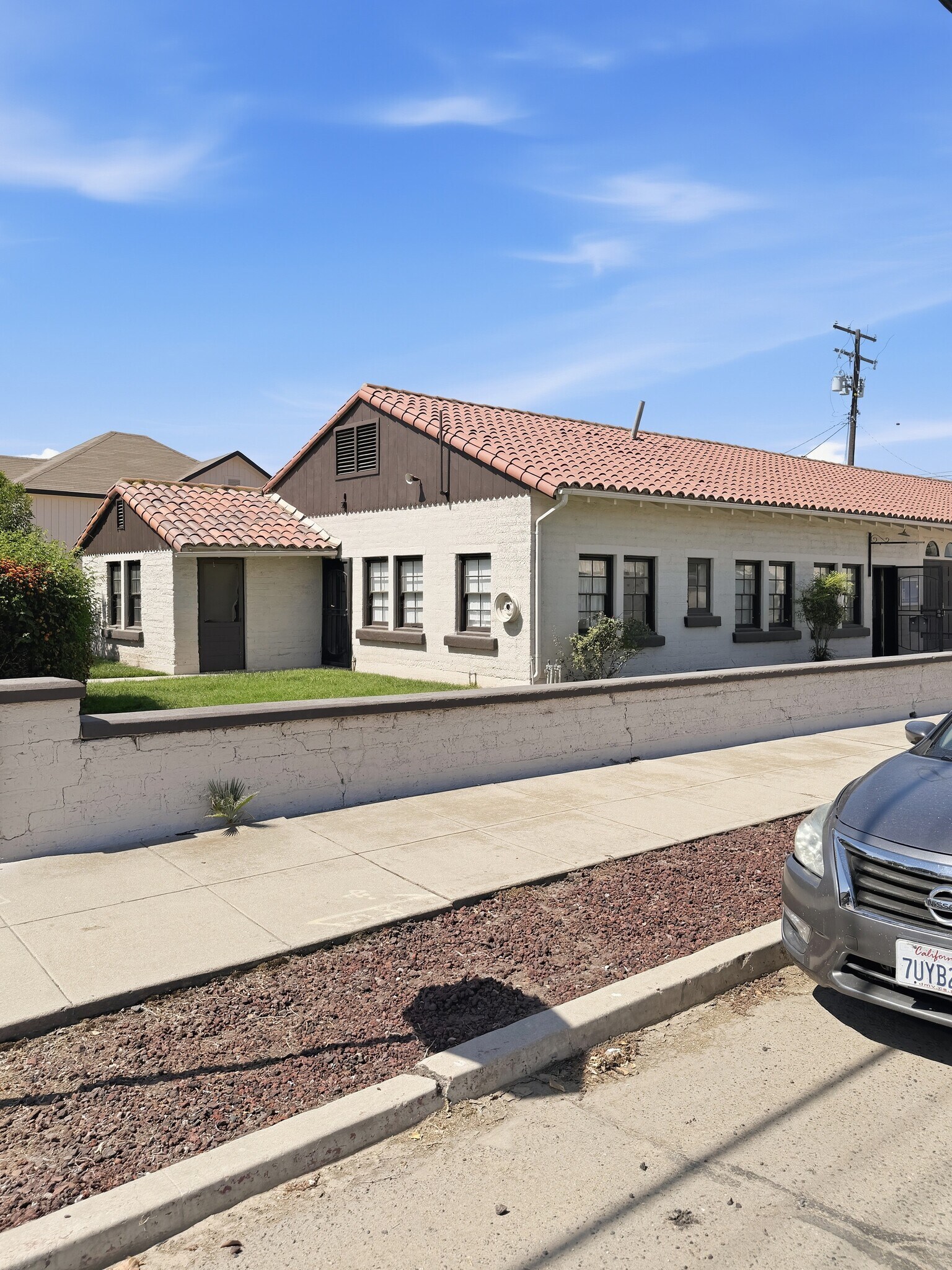 135 E Harrison Ave, Porterville, CA à vendre Photo de l’immeuble– Image 1 sur 11